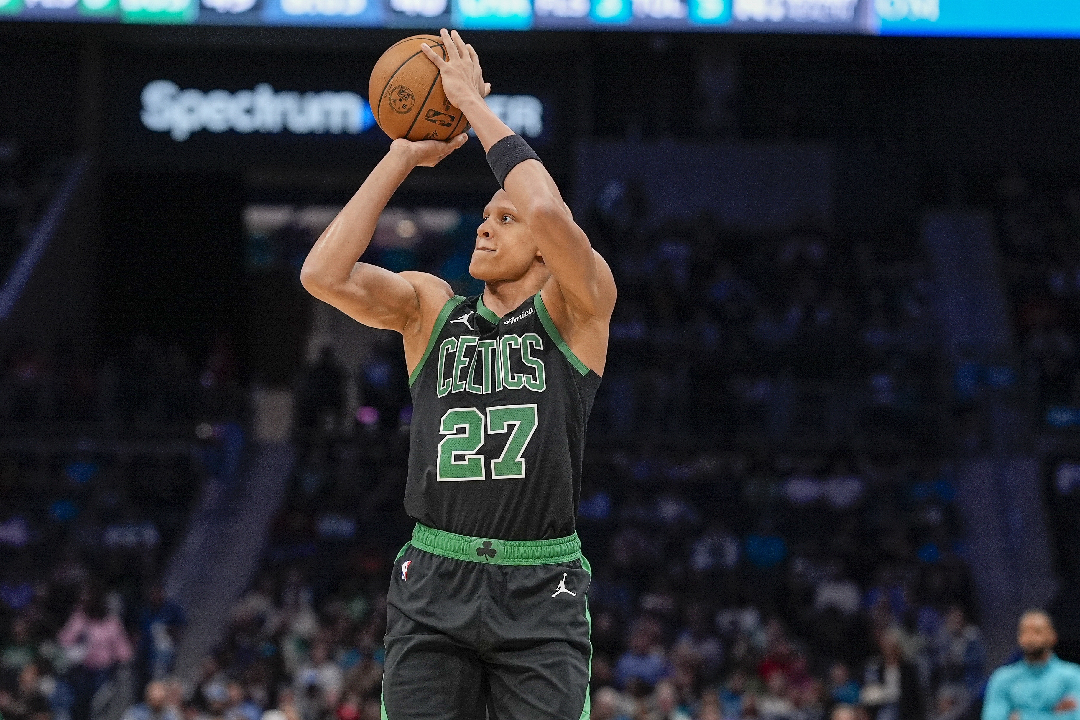 开云APP-杰伦·布朗：我们季后赛时需要沃尔什 会督促他一直保持专注